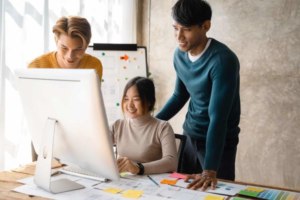 Créer une identité de marque mémorable pour propulser votre entreprise individuelle avec un freelance marketing digital